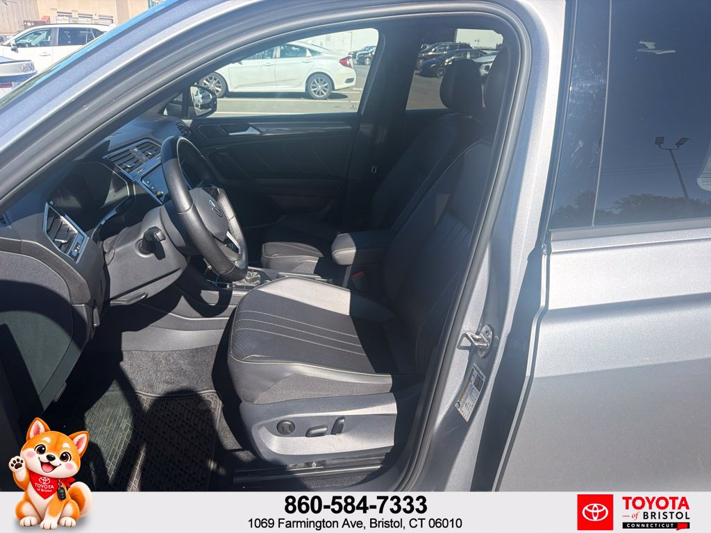 Used 2023 Volkswagen Tiguan SE R-Line AWD/4WD image 16