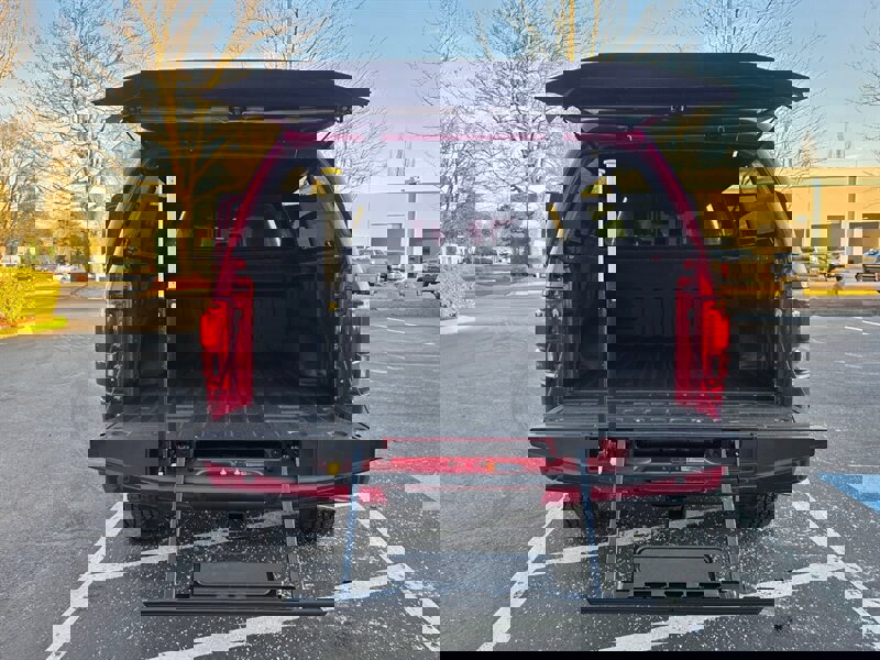 Used 2017 Ford F150 Platinum w/ Equipment Group 701A Luxury AWD/4WD image 20