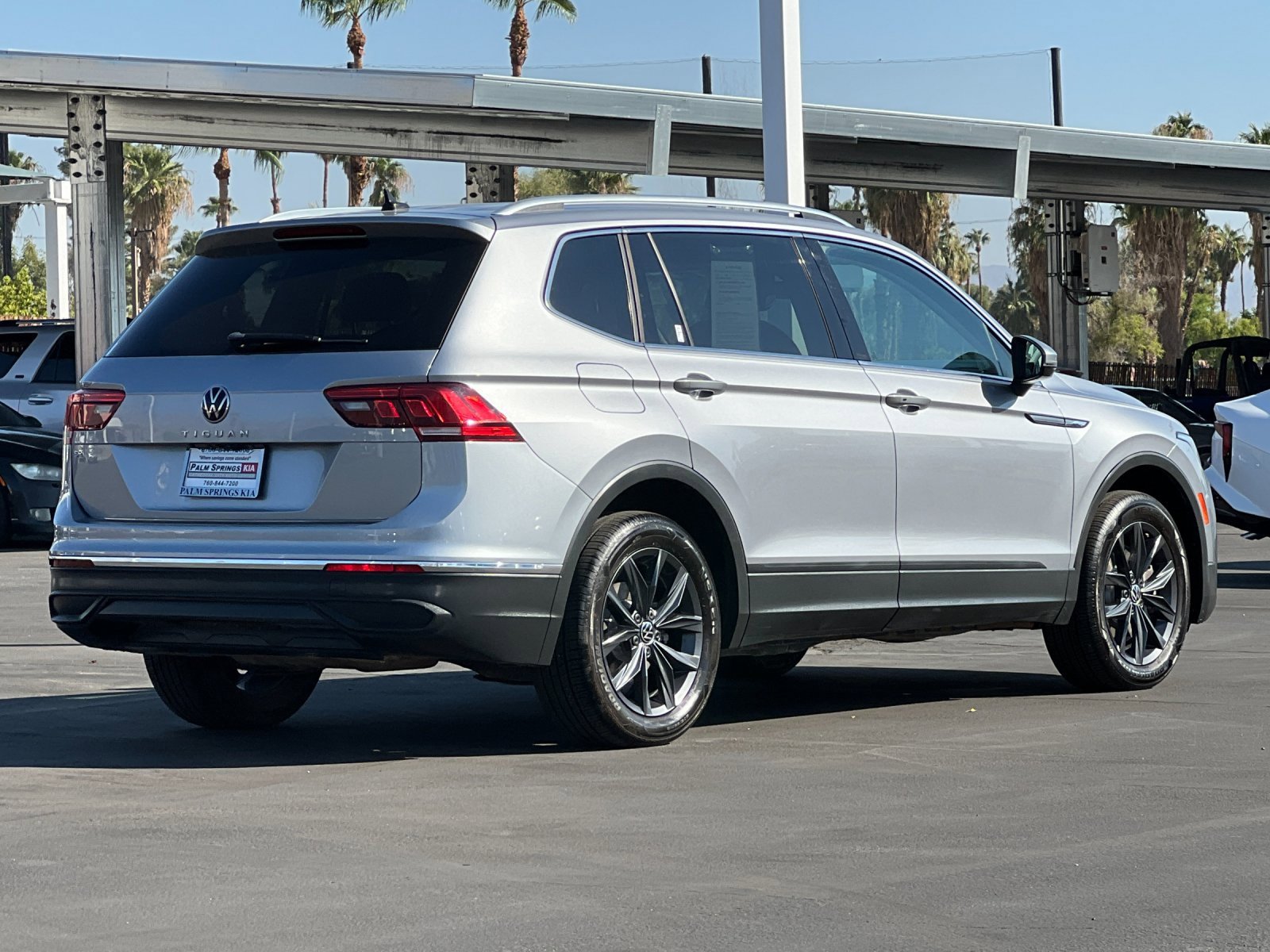 Used 2022 Volkswagen Tiguan SE image 3