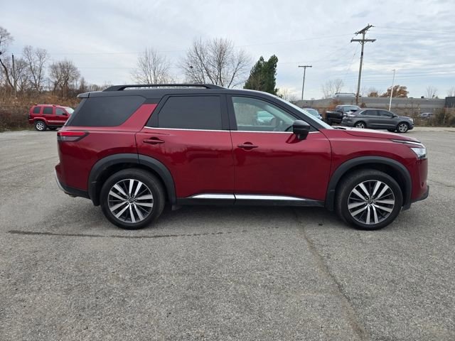 Used 2022 Nissan Pathfinder Platinum image 2