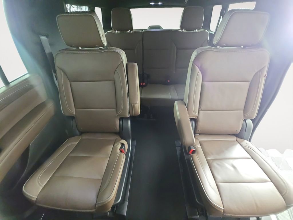 Certified 2023 Chevrolet Suburban High Country image 13