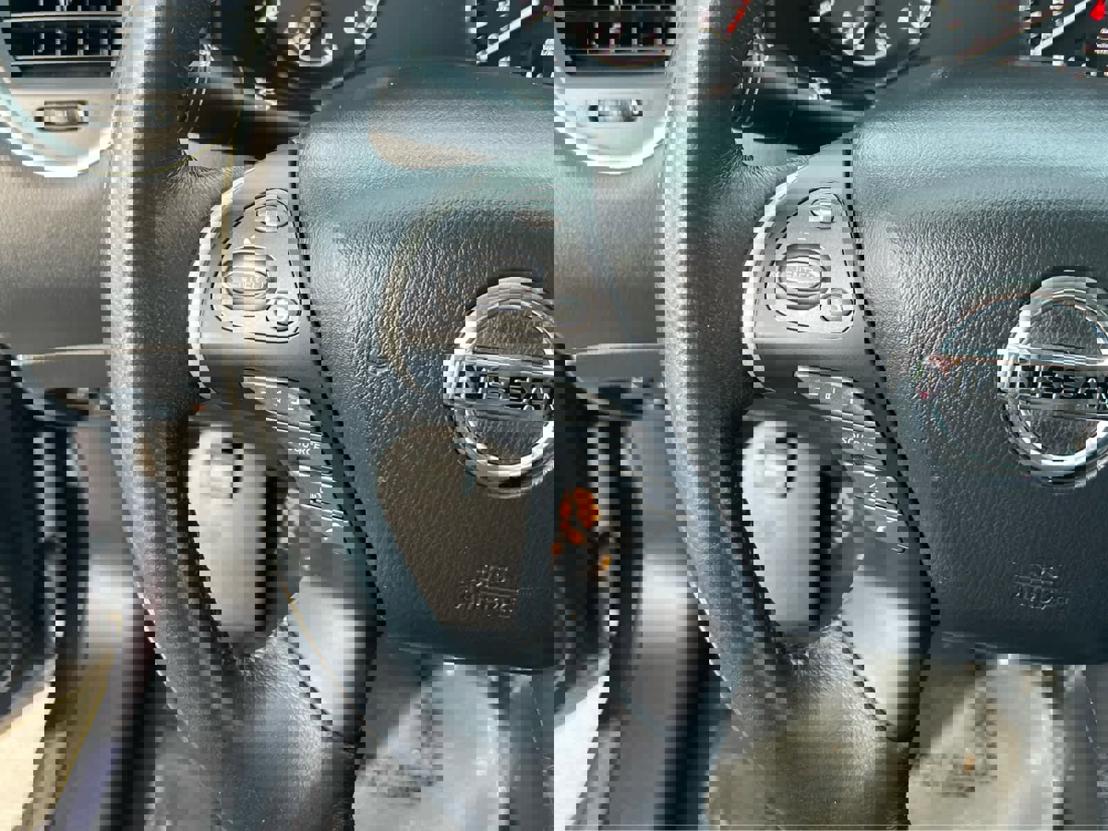 Used 2019 Nissan Pathfinder SL image 39