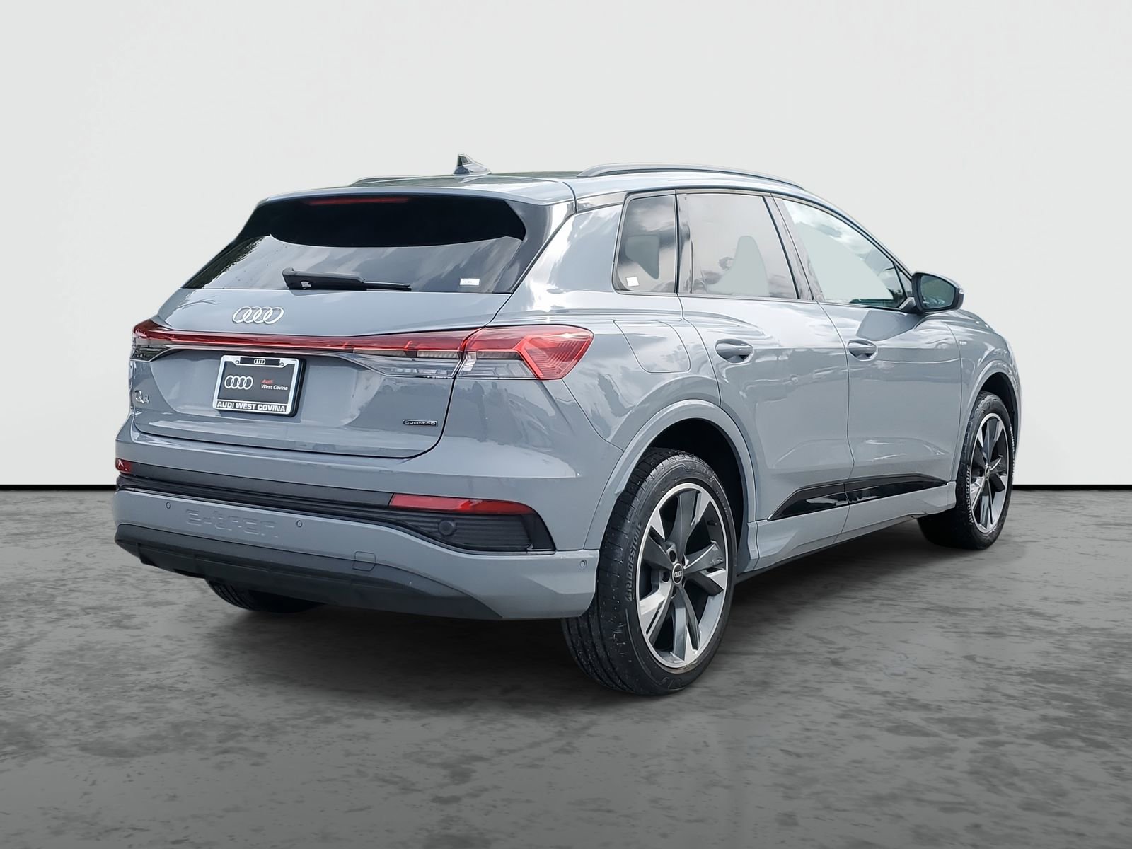 Used 2024 Audi Q4 e-tron Prestige image 3