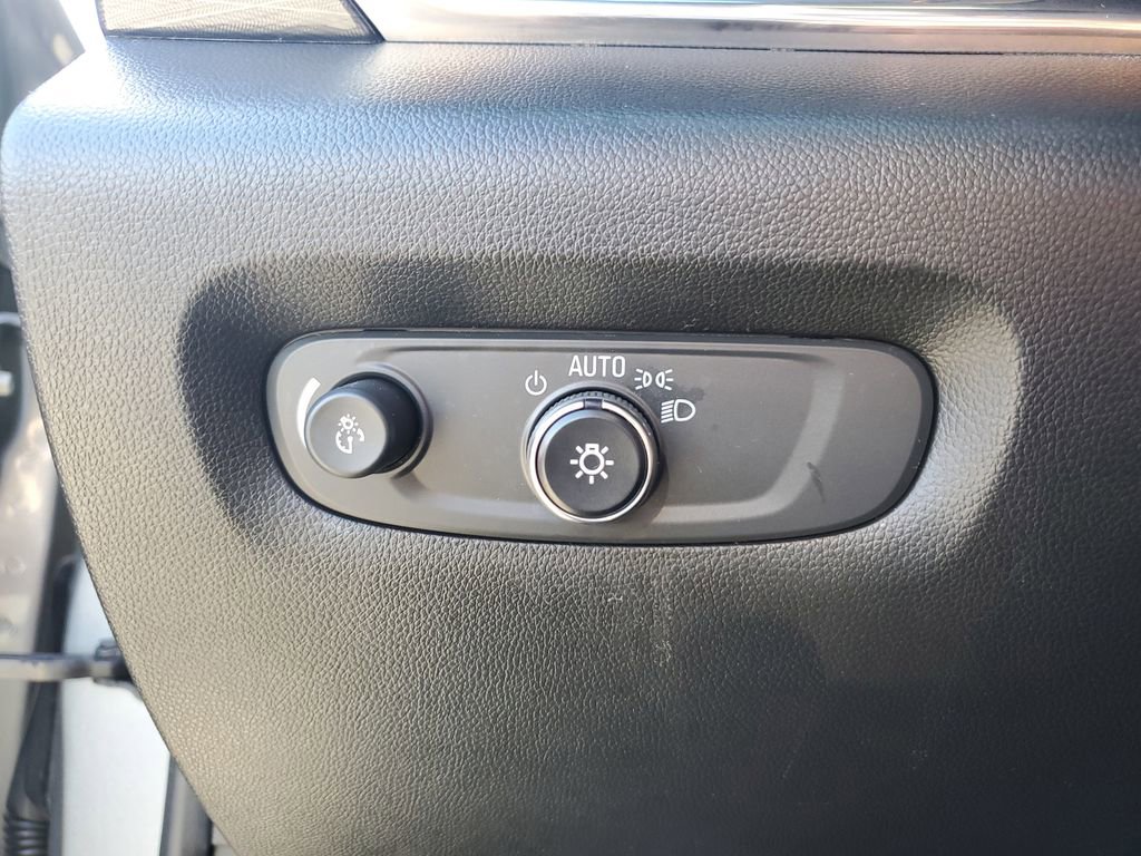 Used 2023 Chevrolet Traverse High Country image 24