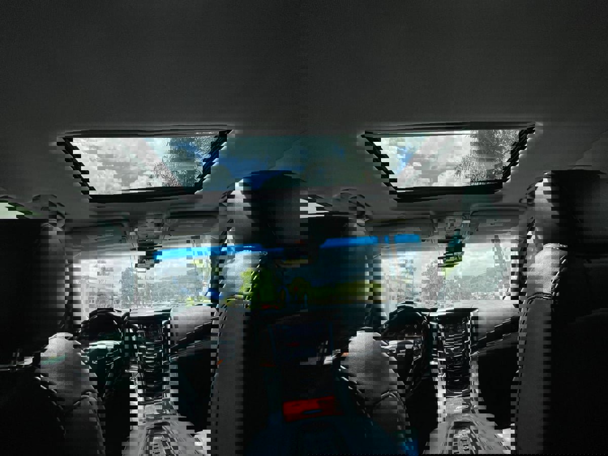 Used 2017 Cadillac Escalade ESV Luxury AWD/4WD image 16