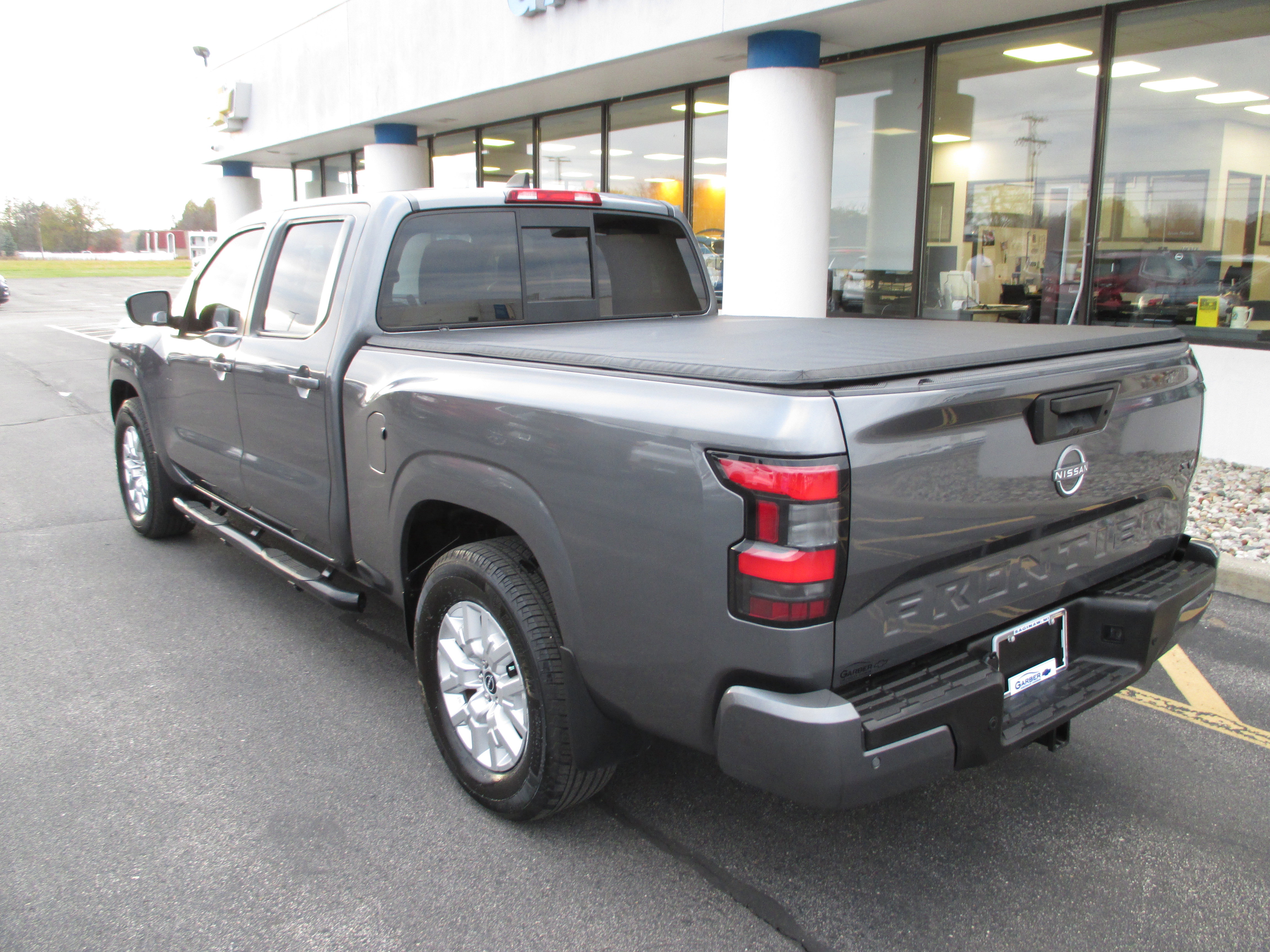 Used 2022 Nissan Frontier SV w/ Technology Package image 3