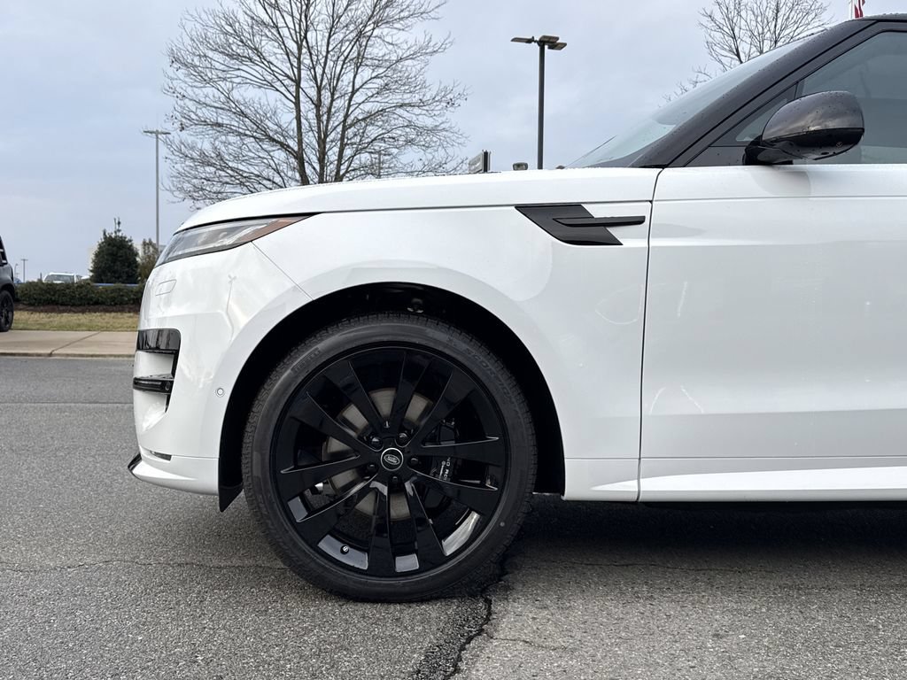 New 2025 Land Rover Range Rover Sport Dynamic SE AWD/4WD image 9