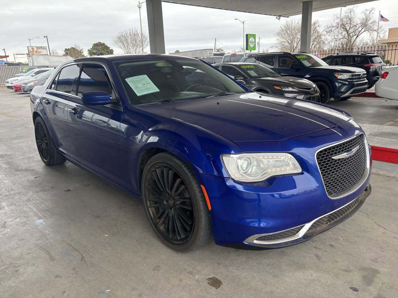 Used 2019 Chrysler 300 Touring image 2