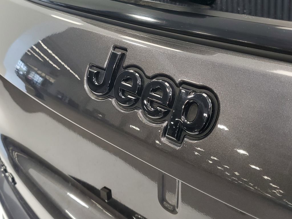 Used 2023 Jeep Compass Latitude w/ Convenience Group AWD/4WD image 7