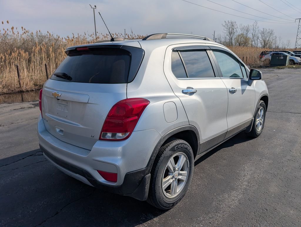 Used 2019 Chevrolet Trax LT w/ LT Convenience Package image 8