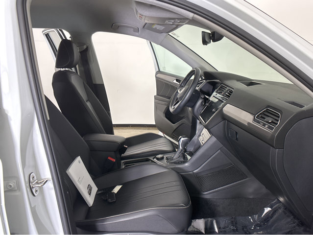 Used 2022 Volkswagen Tiguan SE image 6