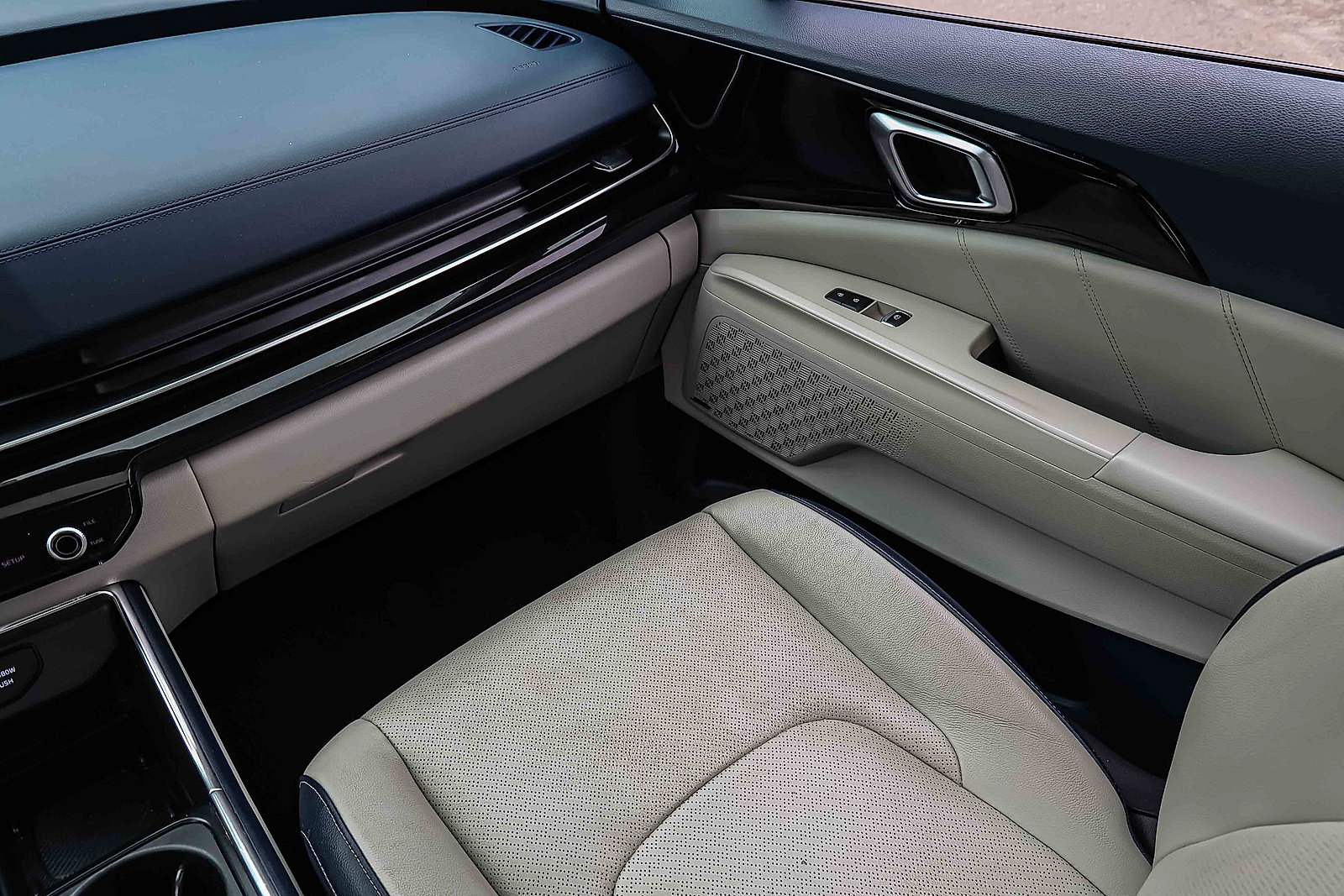 Certified 2025 Kia Carnival SX Prestige FWD image 19