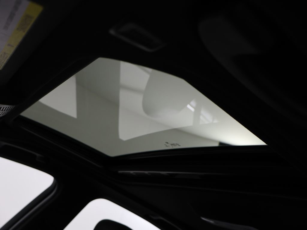 Used 2018 BMW 330i xDrive Sedan w/ Convenience Package image 10