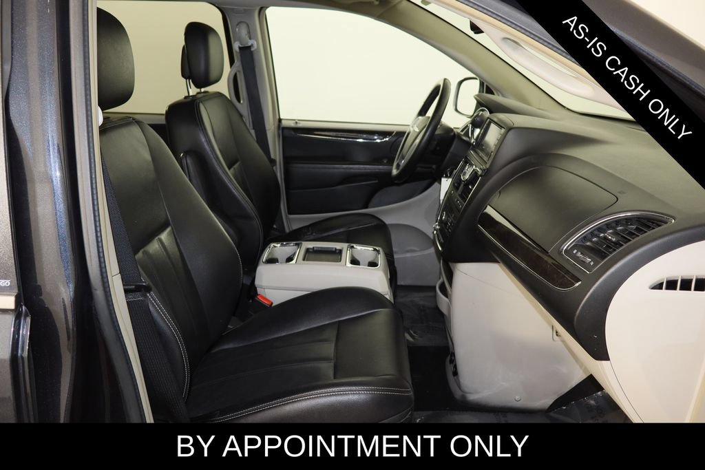 Used 2014 Chrysler Town & Country Touring FWD image 13