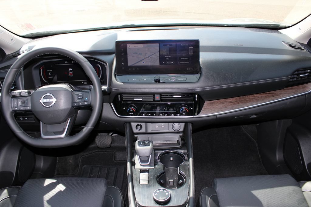 Used 2025 Nissan Rogue Platinum AWD/4WD image 7