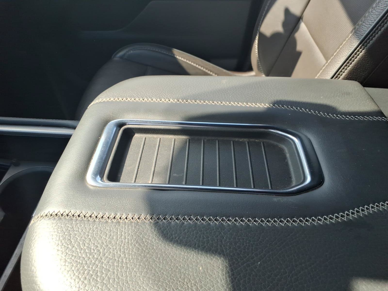 Used 2023 GMC Yukon Denali RWD image 17