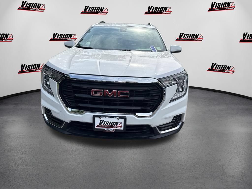 Used 2023 GMC Terrain SLE w/ Driver Convenience Package AWD/4WD image 2