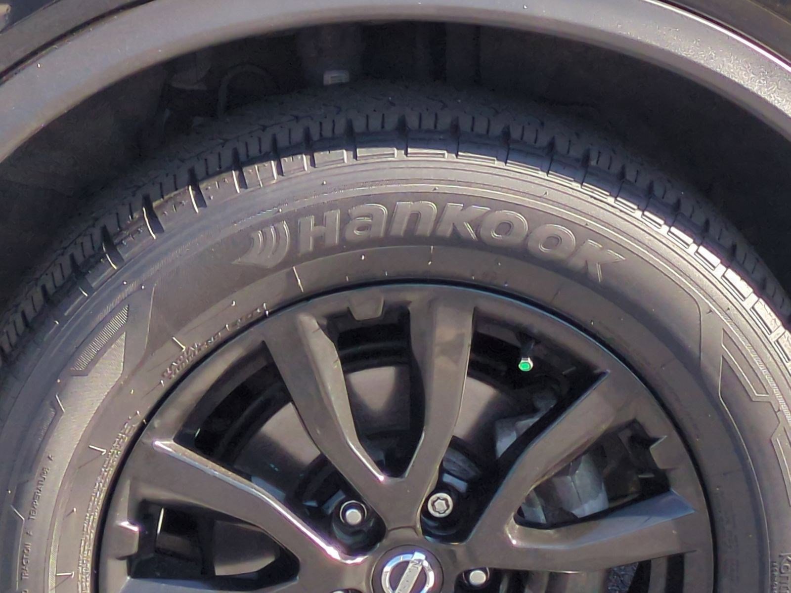 Used 2018 Nissan Rogue SV w/ Premium Package image 12