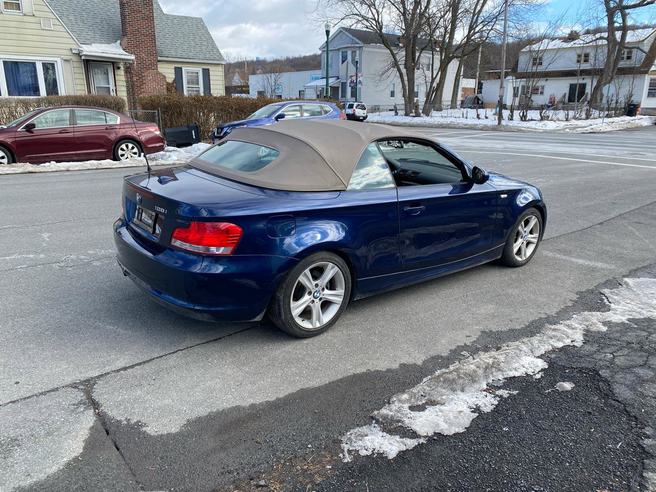 Used 2010 BMW 128i Convertible w/ Premium Pkg RWD image 5