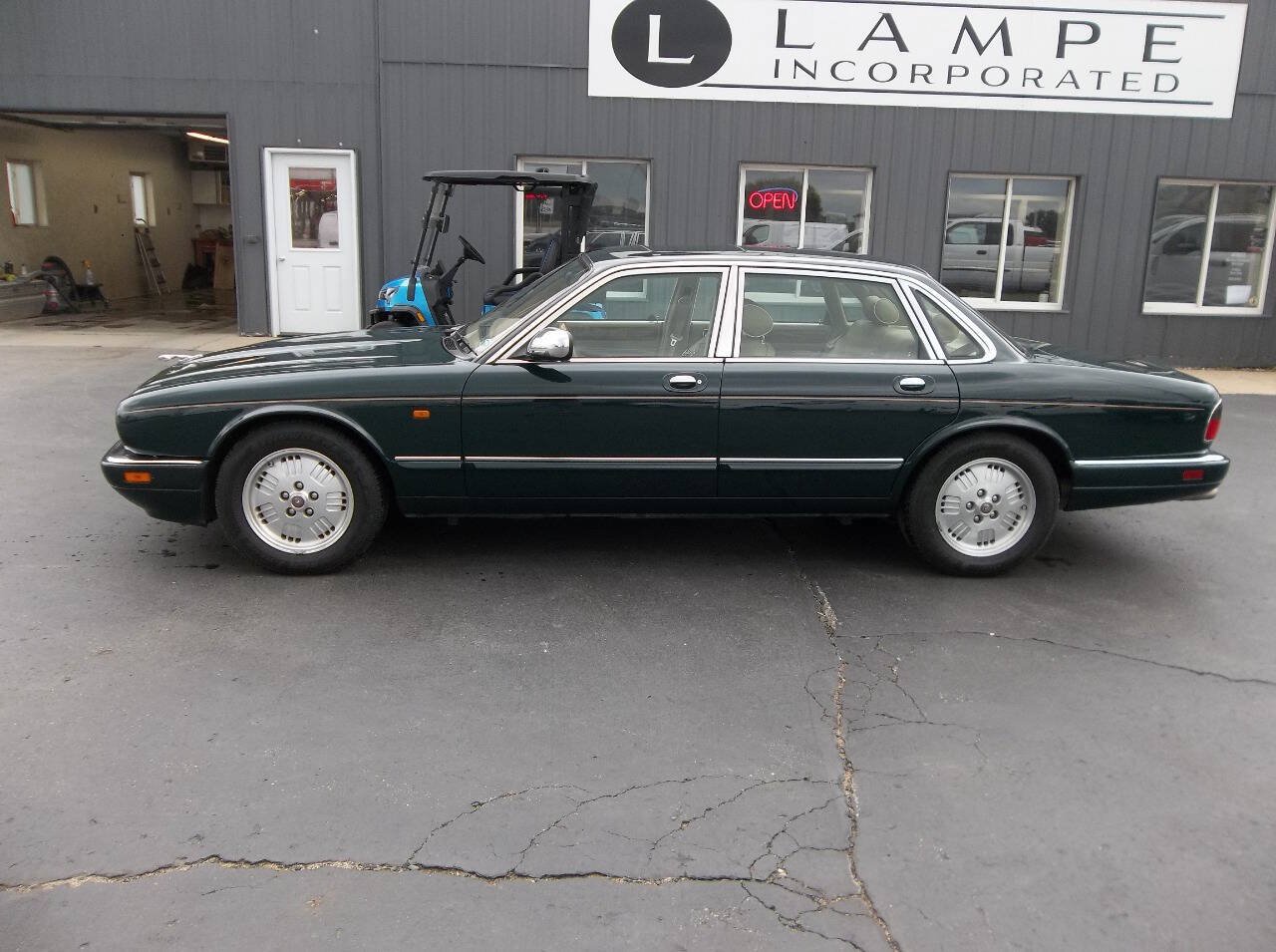 Used 1995 Jaguar XJ Vanden Plas RWD image 1