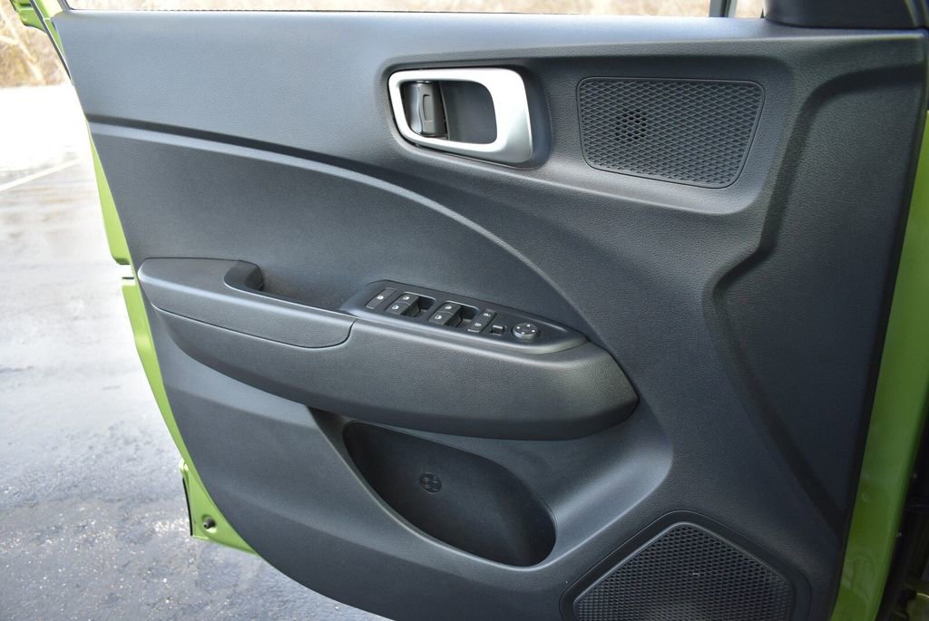 Used 2024 Hyundai Venue SEL image 27