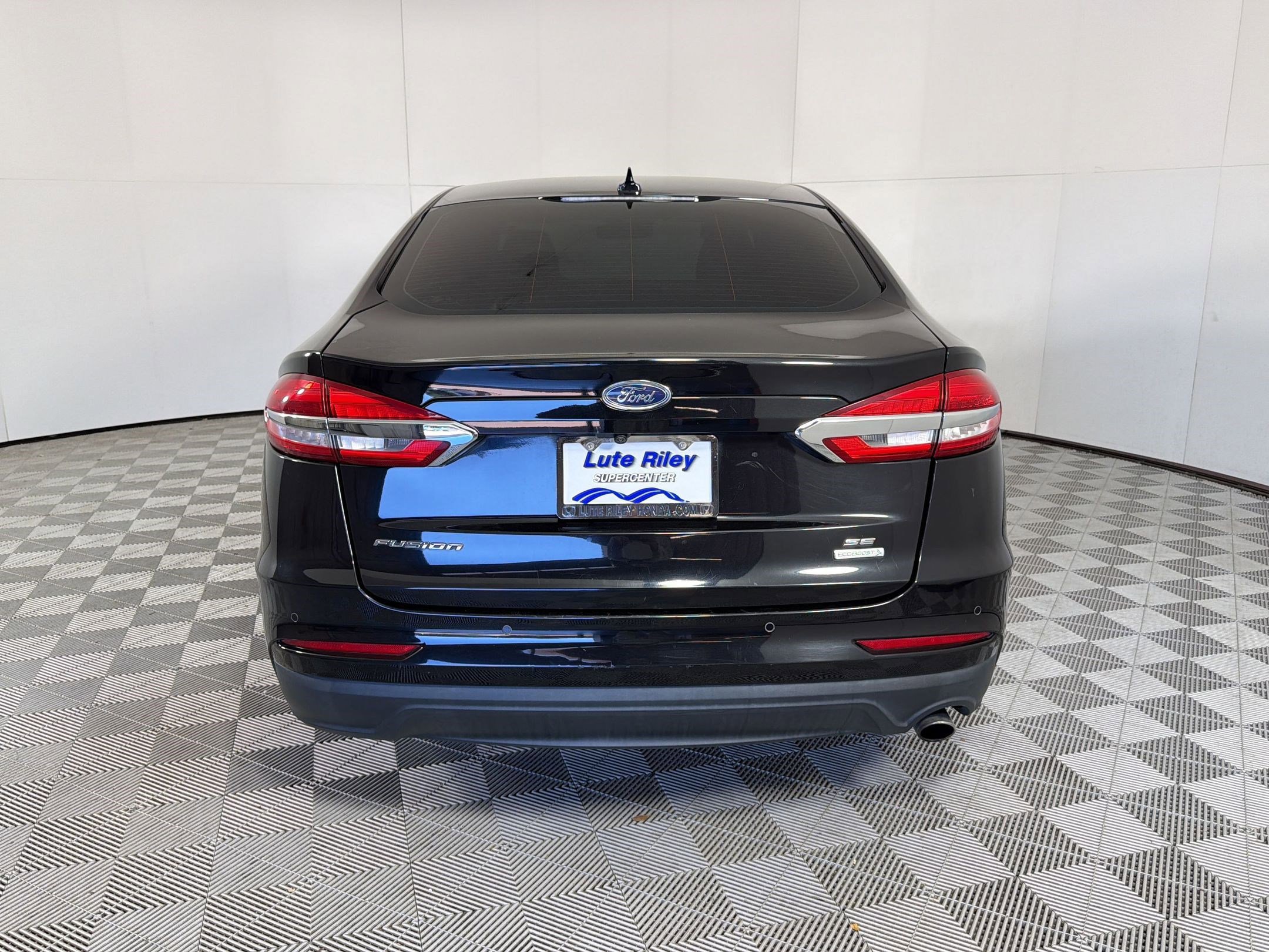 Used 2019 Ford Fusion SE image 10