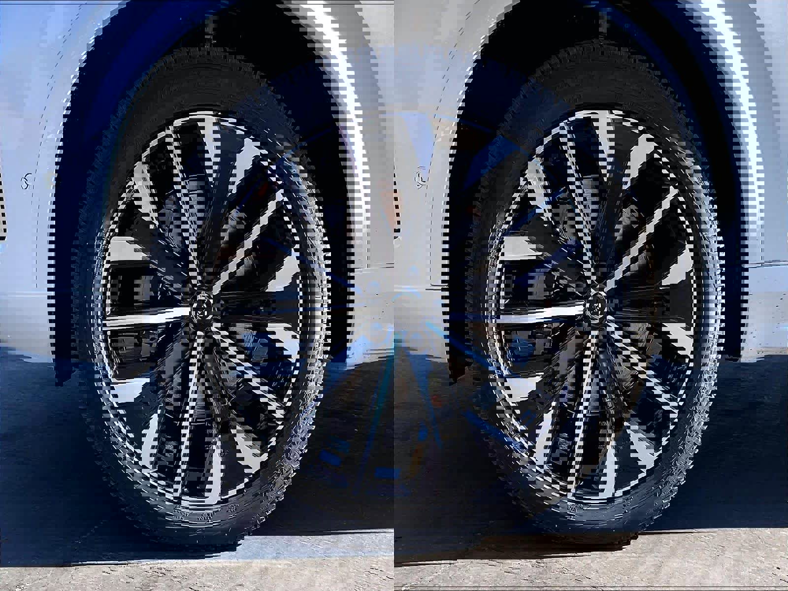 New 2026 Volvo XC90 B6 Ultra w/ Protection Package image 14