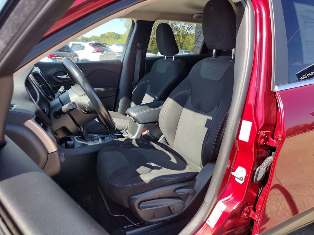 Used 2017 Jeep Cherokee Latitude w/ Cold Weather Group video 2