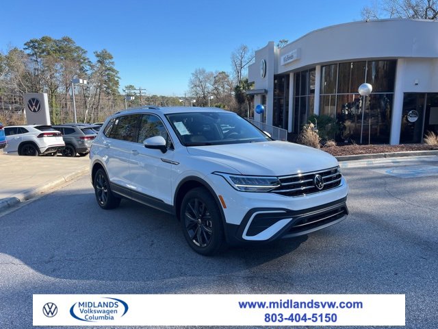 Used 2024 Volkswagen Tiguan SE image 1