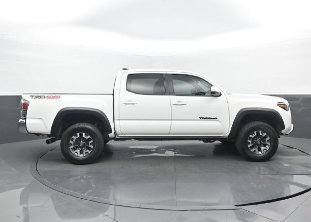 Used 2023 Toyota Tacoma TRD Off-Road w/ Black Out Package (TMS) AWD/4WD image 2