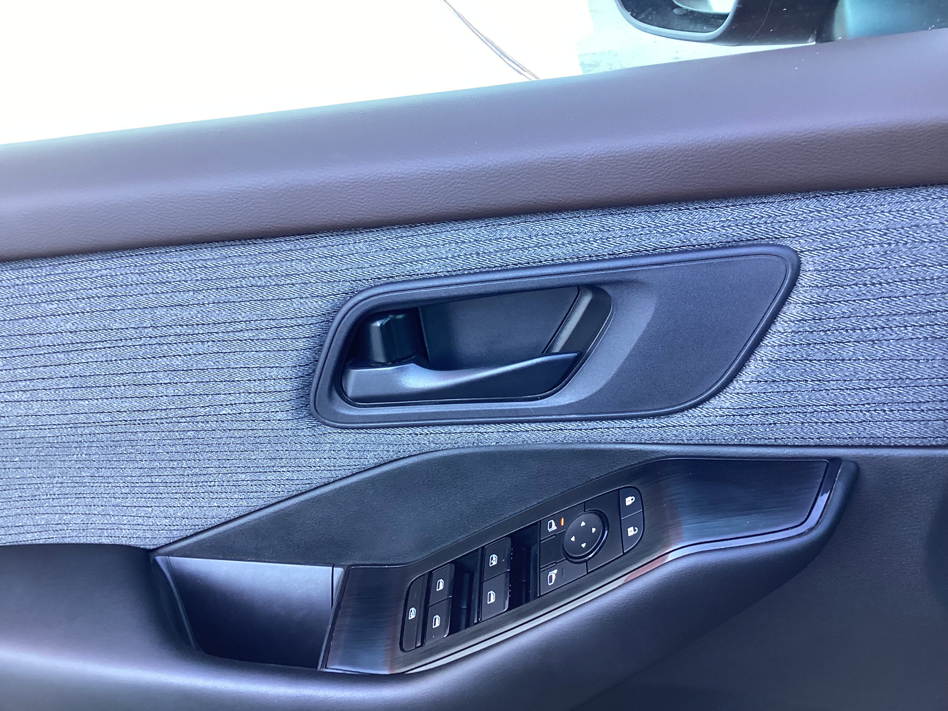 Used 2023 Nissan Rogue S image 26