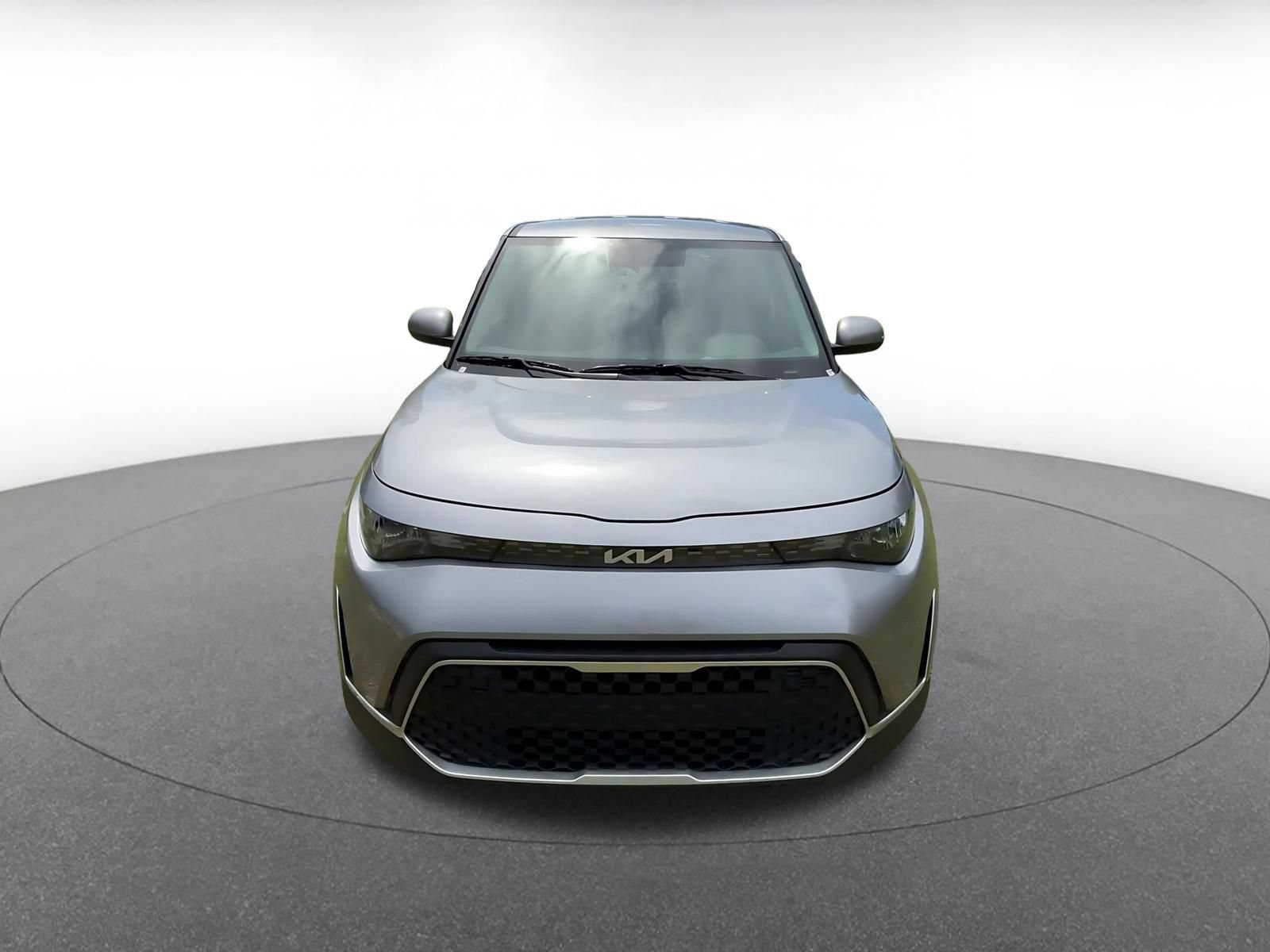 Used 2025 Kia Soul LX w/ LX Technology Package FWD image 4