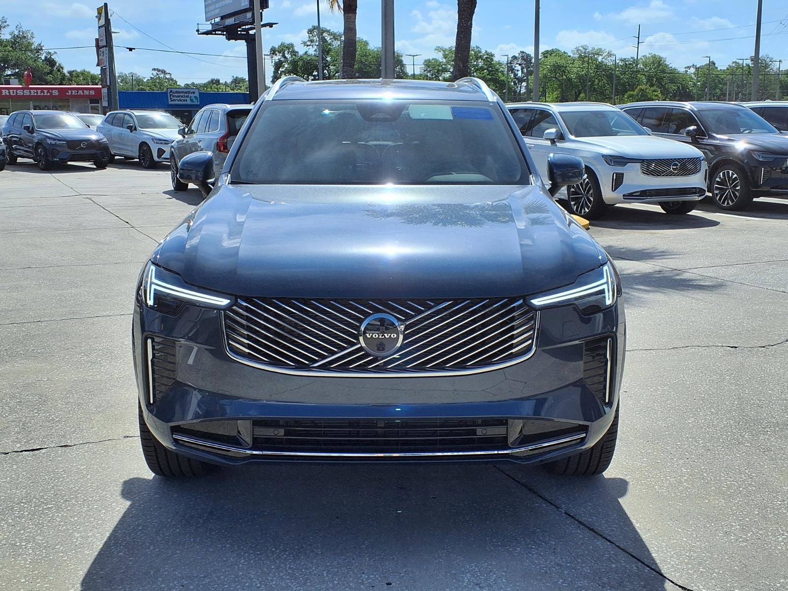 New 2026 Volvo XC90 B5 Plus w/ Protection Package Premier AWD/4WD image 2