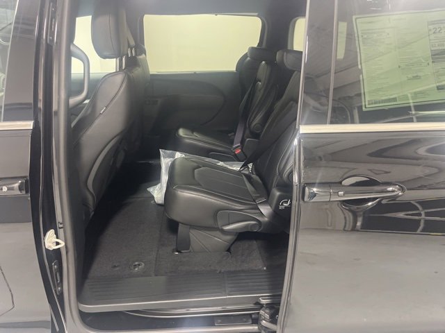 New 2025 Chrysler Voyager LX image 26