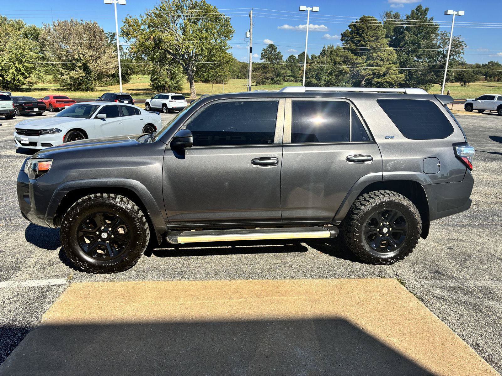 Used 2016 Toyota 4Runner SR5 AWD/4WD image 5