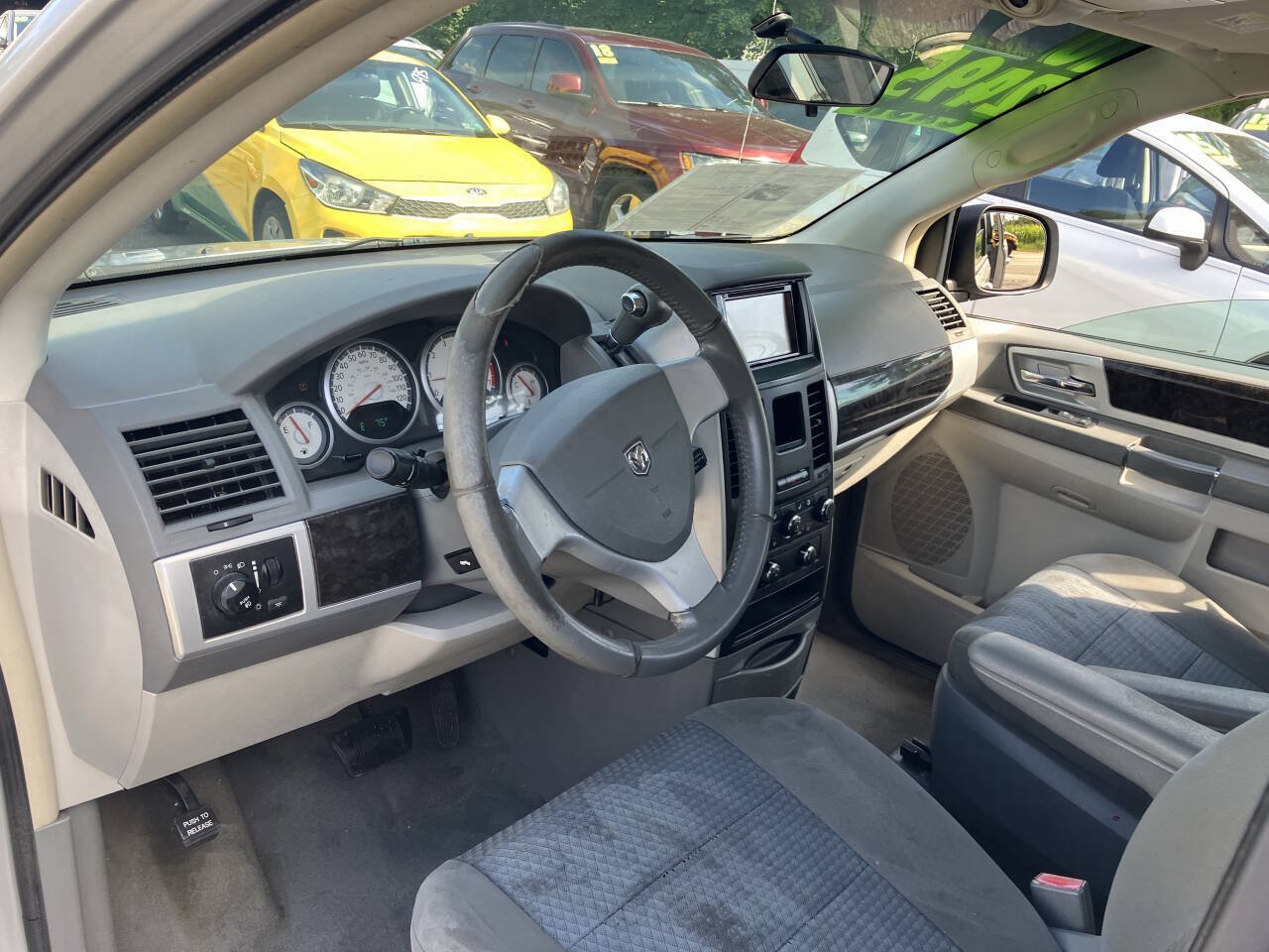 Used 2010 Dodge Grand Caravan SXT FWD image 18