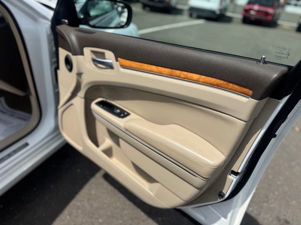 Used 2014 Chrysler 300 C AWD/4WD image 21