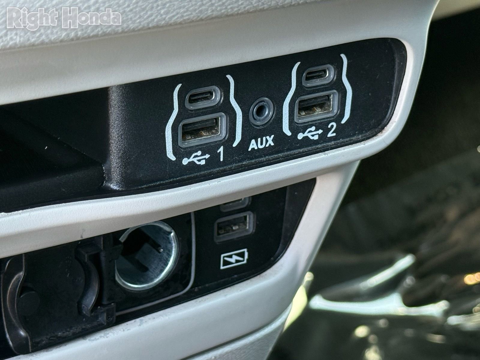 Used 2022 Chrysler Pacifica Touring-L image 24