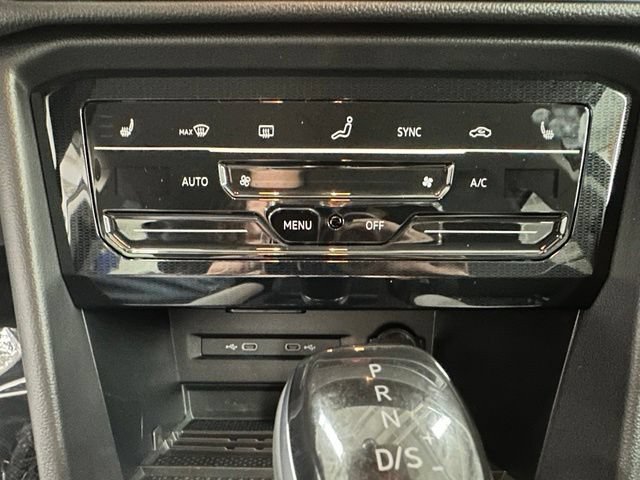 Used 2025 Volkswagen Taos SE AWD/4WD image 6
