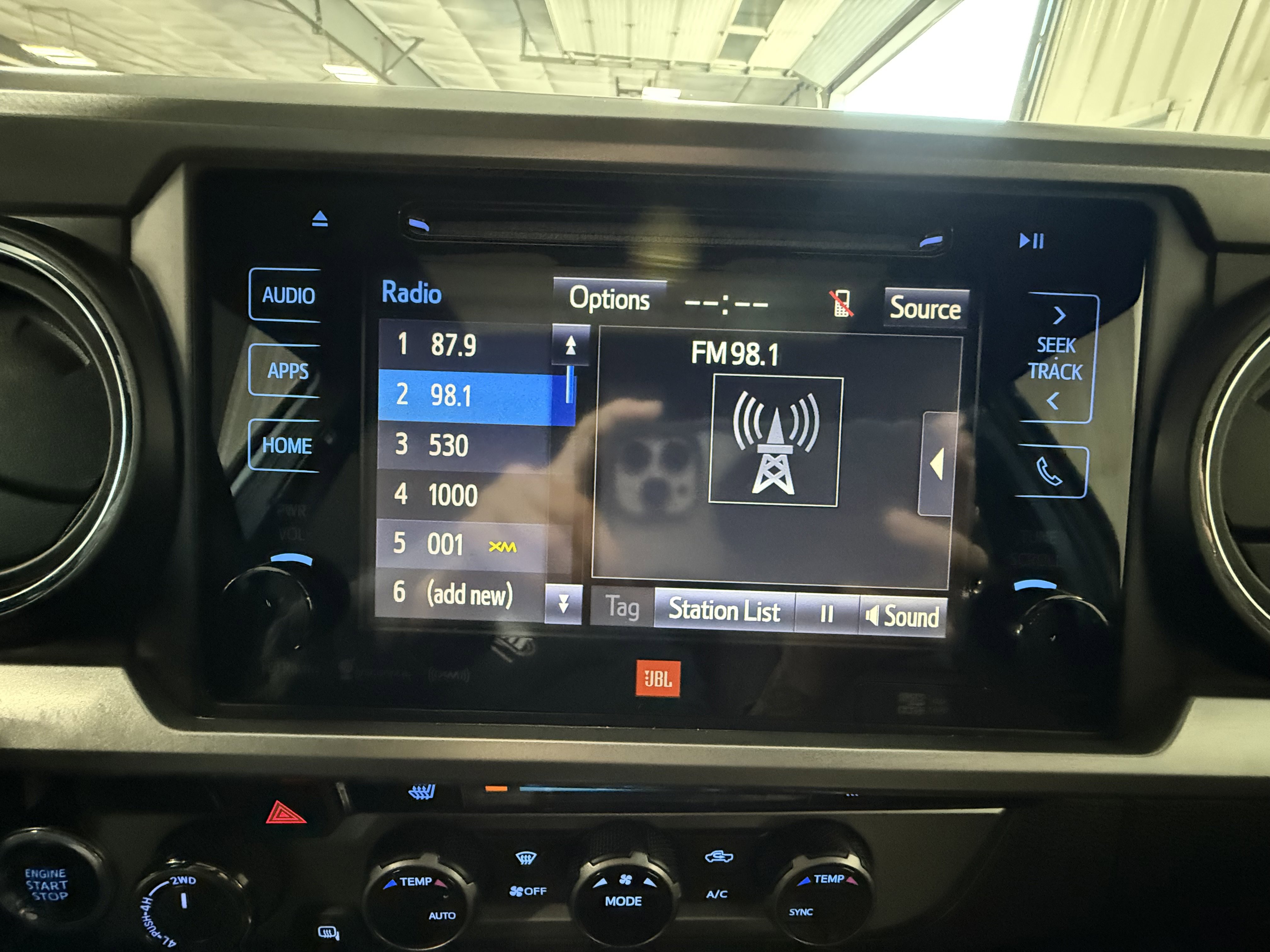 Used 2018 Toyota Tacoma Limited image 28