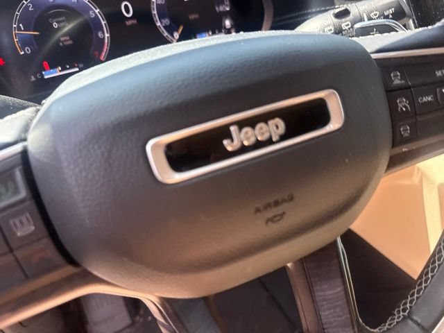 Used 2022 Jeep Grand Cherokee L Limited AWD/4WD image 8