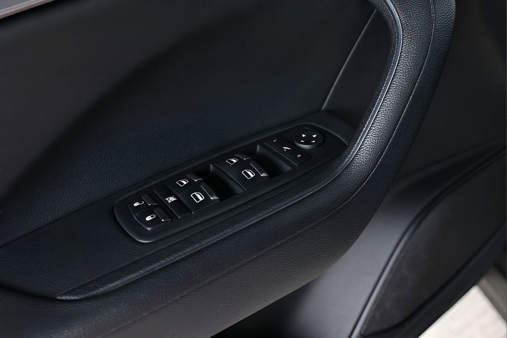 Used 2023 Maserati Levante Modena image 43