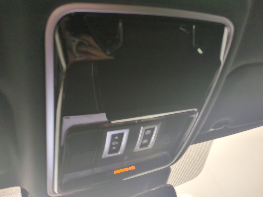 Used 2025 Land Rover Range Rover Velar Dynamic SE image 25