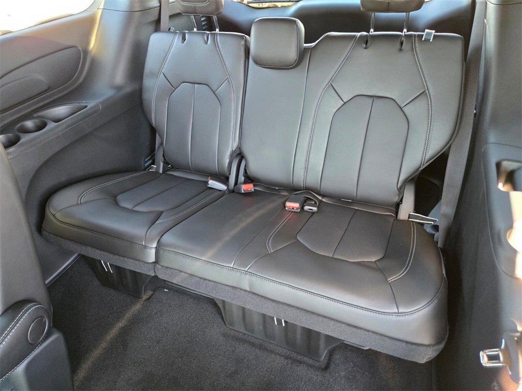New 2026 Chrysler Pacifica Select image 9