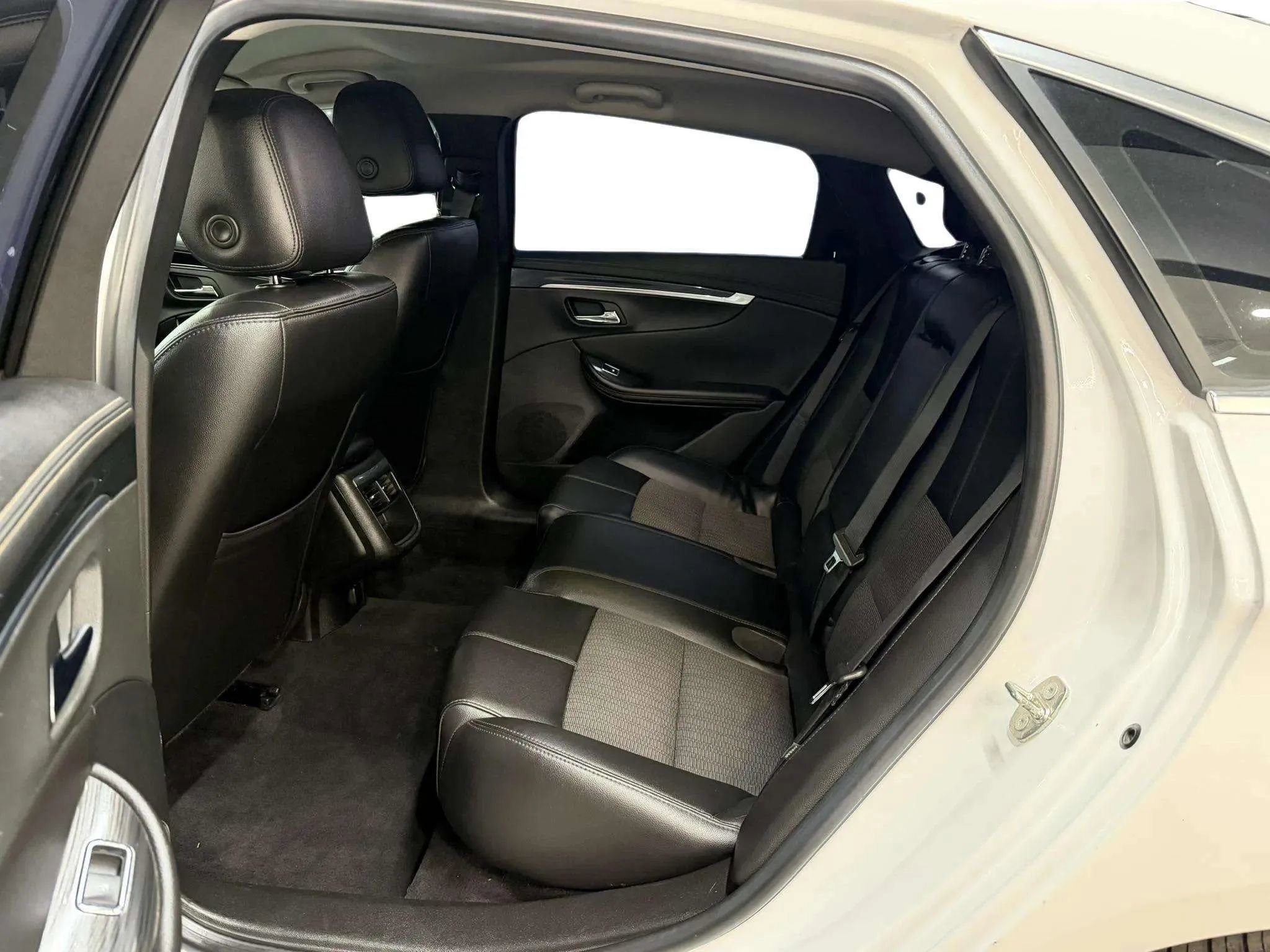 Used 2019 Chevrolet Impala LT image 12