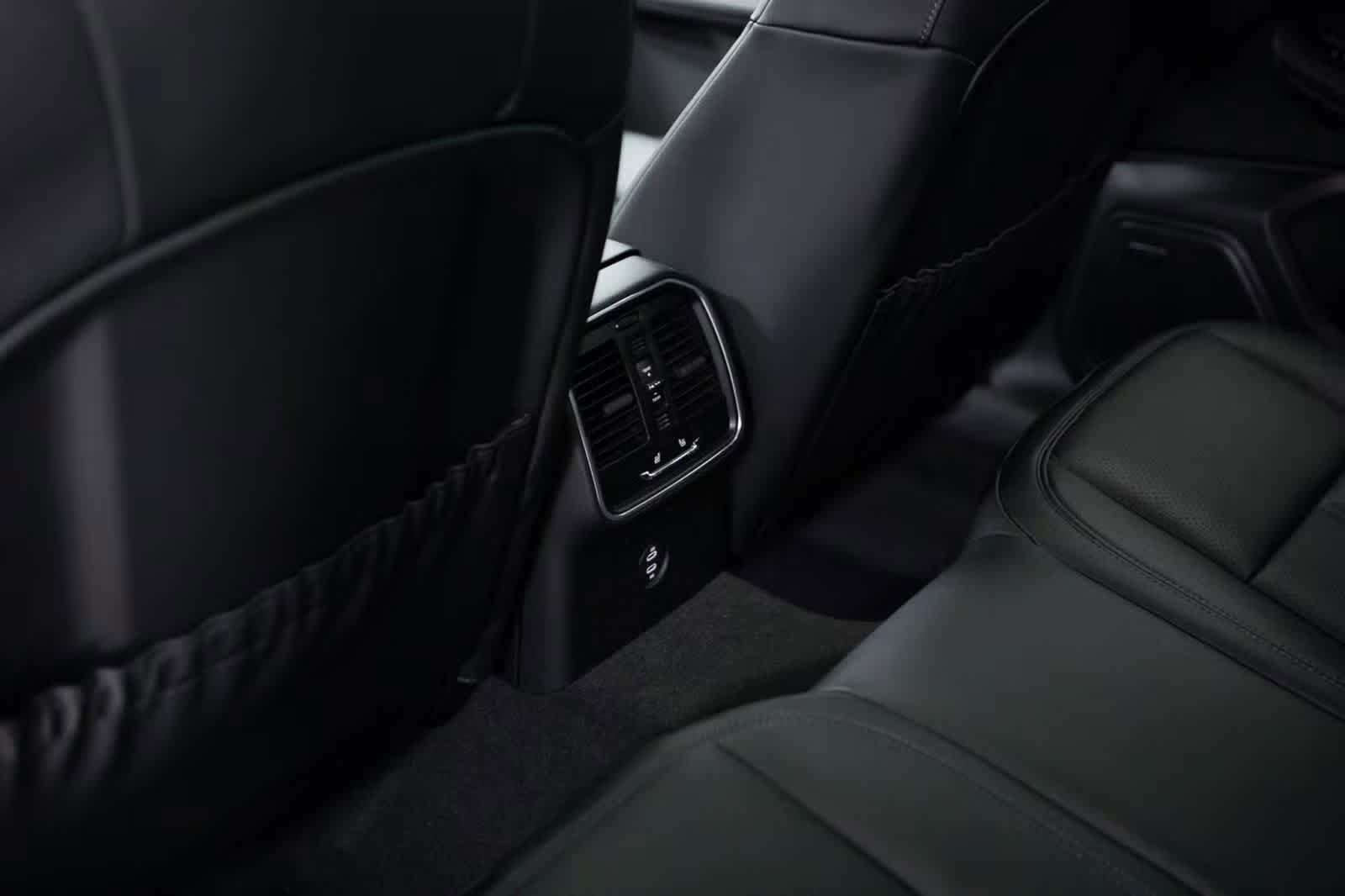 Certified 2026 Porsche Macan image 35