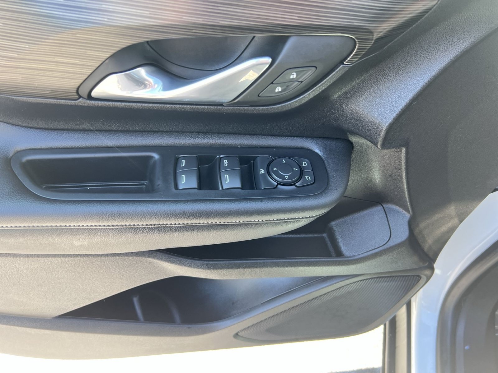 Used 2024 GMC Terrain SLE FWD image 14