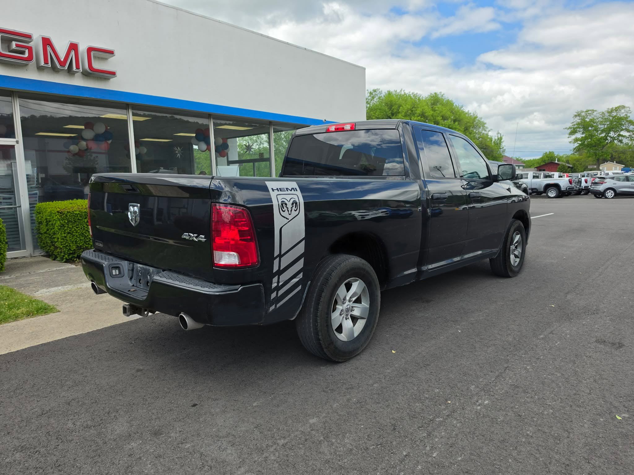 Used 2018 RAM 1500 Express AWD/4WD image 3