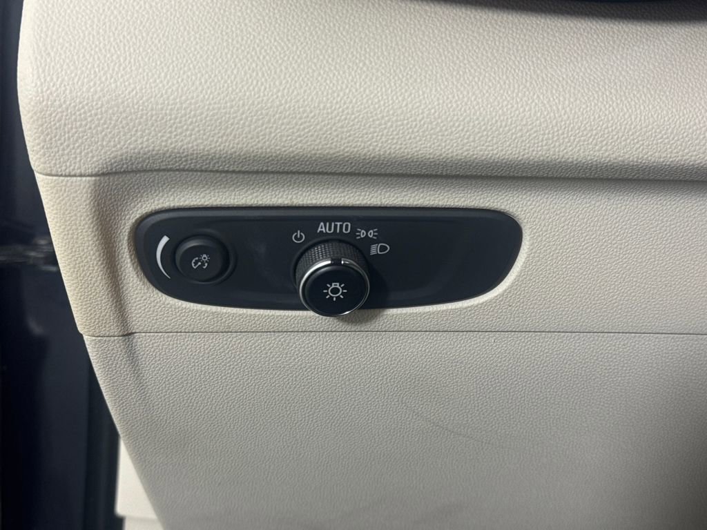 Used 2021 Buick Envision Essence FWD image 31