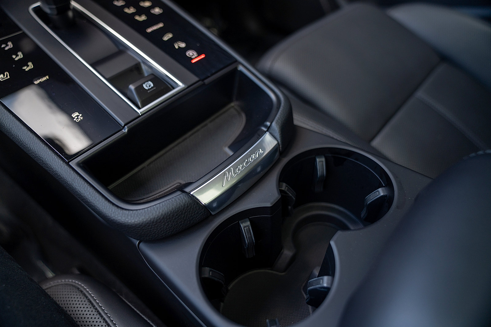 Certified 2025 Porsche Macan AWD/4WD image 15